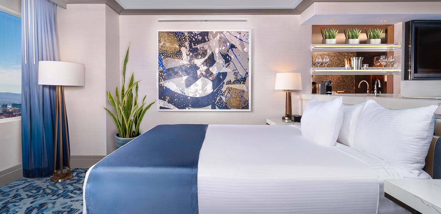 ELEVATED TOWER SUITE Bed